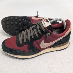 Womens Nike Internationalist Sneakers Cw 7637-991 Red Size 10